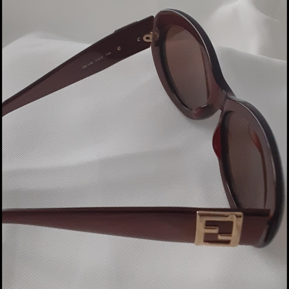 Fendi sunglasses - Picture 6 of 8